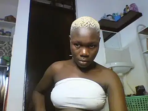 Snapshot of sexyqueen02 chatting on 03.18.25 sexyqueen02 online show from 03.18.25