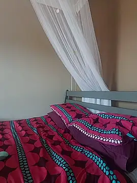 Snapshot of Missmesexycouple69 chatting on 09.22.25 Missmesexycouple69 online show from 09.22.25