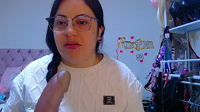 Snapshot of lanaqueen699 chatting on 05.13.26 lanaqueen699 online show from 05.13.26