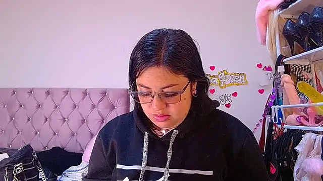 Snapshot of lanaqueen699 chatting on 05.27.26 lanaqueen699 online show from 05.27.26