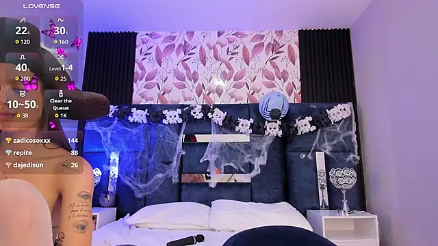 Larabrooks online show from 10.25.25