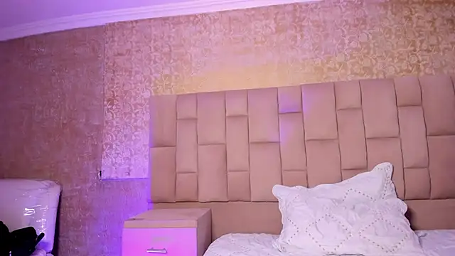 Melany Luv online show from 02.20.25