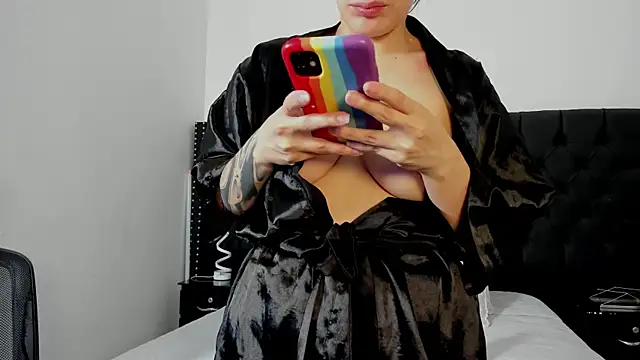 Melany Luv online show from 12.18.25