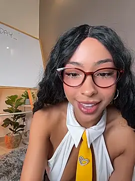 Snapshot of OSHUN_ chatting on 08.05.26 OSHUN online show from 08.05.26