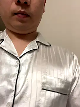 Snapshot of happyending69 chatting on 10.26.25 happyending69 online show from 10.26.25