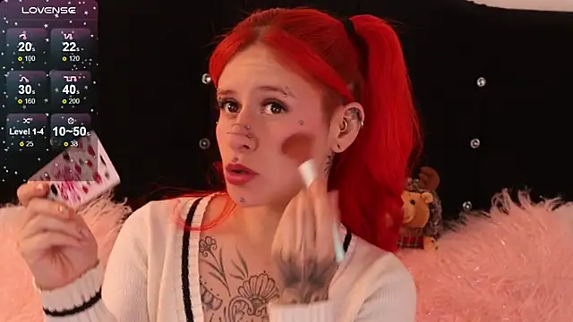 Snapshot of Daarlene chatting on 02.18.25 Daarlene online show from 02.18.25