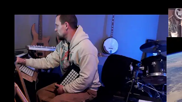 Snapshot of itsjameswebbscope chatting on 02.19.26 itsjameswebbscope online show from 02.19.26