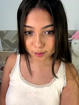 Snapshot of Maii_chan chatting on 10.05.25 Maii chan online show from 10.05.25