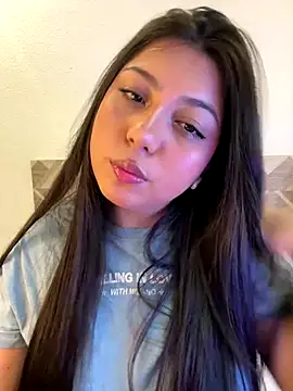 Snapshot of Maii_chan chatting on 11.04.25 Maii chan online show from 11.04.25