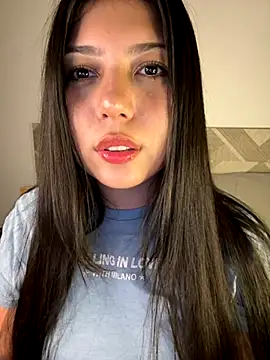 Snapshot of Maii_chan chatting on 12.04.25 Maii chan online show from 12.04.25