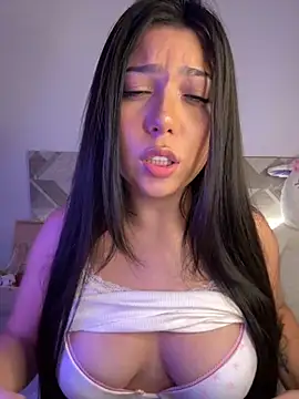 Snapshot of Maii_chan chatting on 12.15.25 Maii chan online show from 12.15.25