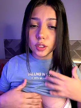 Snapshot of Maii_chan chatting on 12.17.25 Maii chan online show from 12.17.25