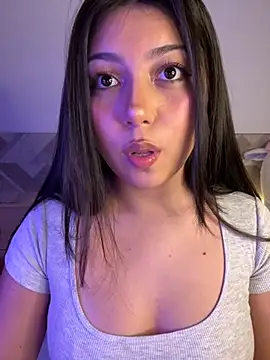 Snapshot of Maii_chan chatting on 12.18.25 Maii chan online show from 12.18.25