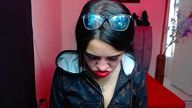 Violettasquirt online show from 10.21.25