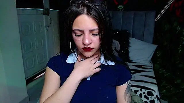 Snapshot of Violettasquirt chatting on 04.28.26 Violettasquirt online show from 04.28.26
