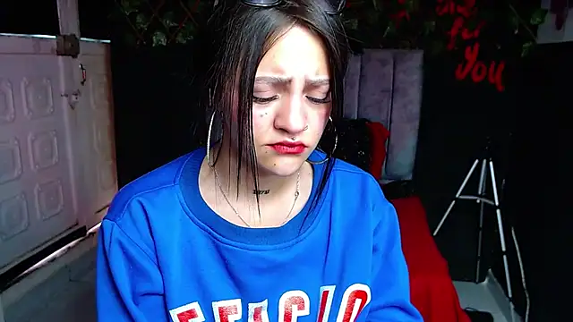 Snapshot of Violettasquirt chatting on 05.08.26 Violettasquirt online show from 05.08.26