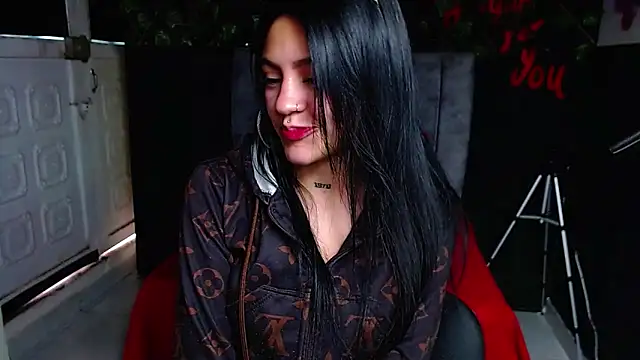 Snapshot of Violettasquirt chatting on 05.11.26 Violettasquirt online show from 05.11.26