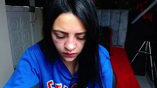 Snapshot of Violettasquirt chatting on 05.13.26 Violettasquirt online show from 05.13.26