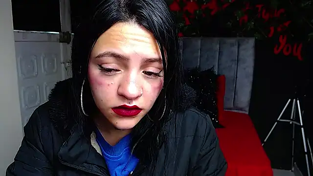 Snapshot of Violettasquirt chatting on 05.14.26 Violettasquirt online show from 05.14.26