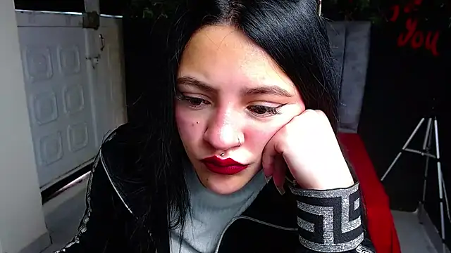 Snapshot of Violettasquirt chatting on 05.15.26 Violettasquirt online show from 05.15.26