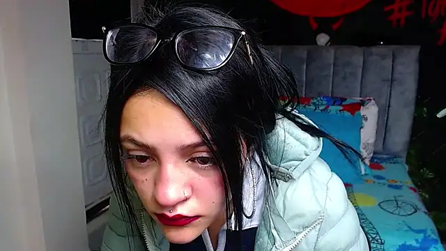 Snapshot of Violettasquirt chatting on 05.21.26 Violettasquirt online show from 05.21.26