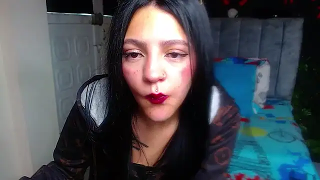 Snapshot of Violettasquirt chatting on 05.22.26 Violettasquirt online show from 05.22.26