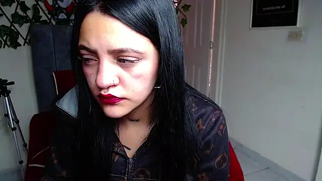 Snapshot of Violettasquirt chatting on 05.26.26 Violettasquirt online show from 05.26.26