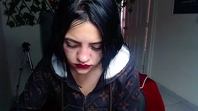 Snapshot of Violettasquirt chatting on 05.30.26 Violettasquirt online show from 05.30.26