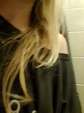 Linda 999 online show from 10.13.25