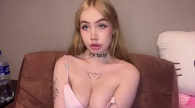 Snapshot of hanna_cry_baby chatting on 02.18.25 hanna cry baby online show from 02.18.25