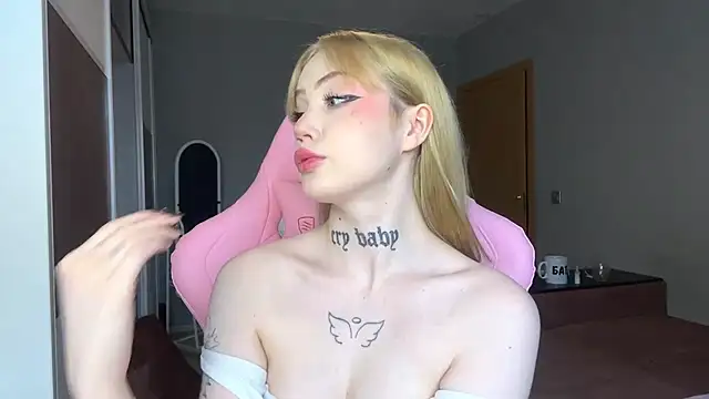 Snapshot of hanna_cry_baby chatting on 03.11.25 hanna cry baby online show from 03.11.25