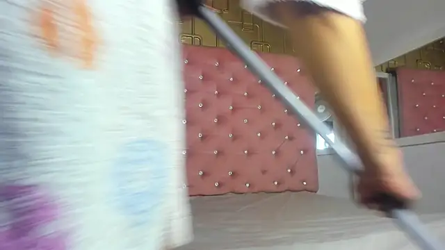 Molly gomez  online show from 02.08.25