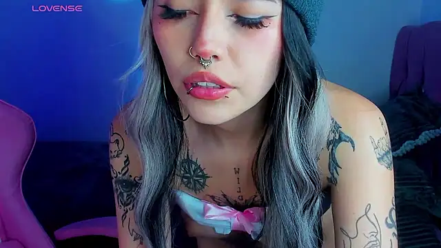 adri tom44 online show from 12.02.24