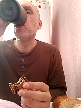 Pineapple04 online show from 02.10.26