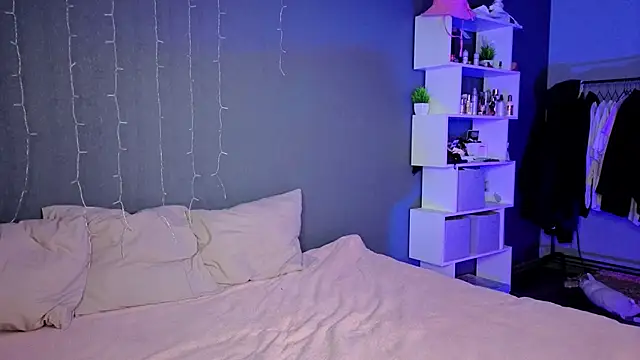 aneta alisha online show from 10.28.25