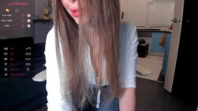 Snapshot of wwildfox chatting on 03.12.25 wwildfox online show from 03.12.25