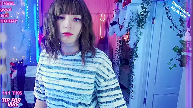 Snapshot of Toxic_Ellies chatting on 12.21.24 Toxic Ellies online show from 12.21.24