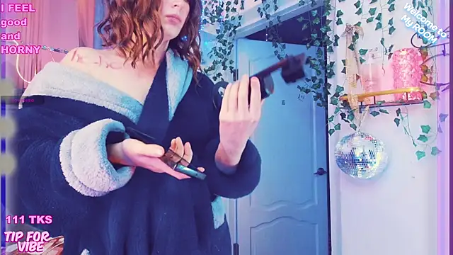 Snapshot of Toxic_Ellies chatting on 12.22.24 Toxic Ellies online show from 12.22.24