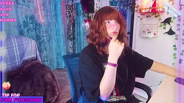 Snapshot of Toxic_Ellies chatting on 01.22.25 Toxic Ellies online show from 01.22.25