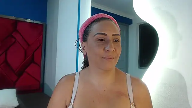 EvaMills1 online show from 01.26.25