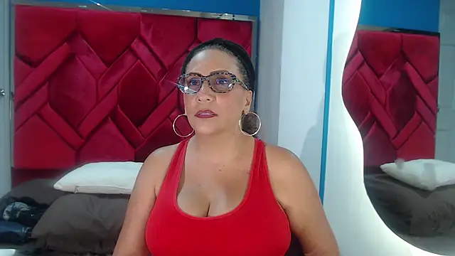 EvaMills1 online show from 02.03.25