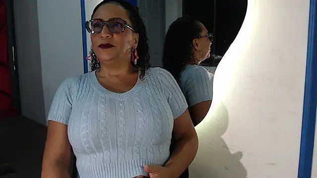 EvaMills1 online show from 02.05.25