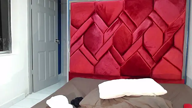 EvaMills1 online show from 02.16.25