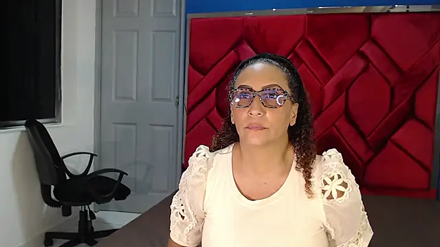 EvaMills1 online show from 02.18.25