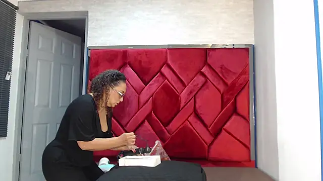 EvaMills1 online show from 03.05.25