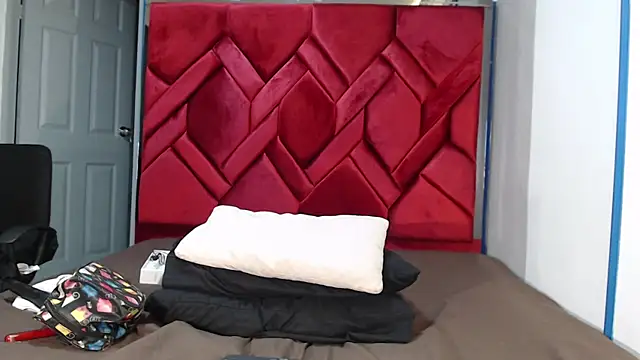 EvaMills1 online show from 03.09.25