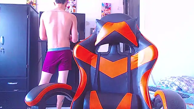 ADAM HOT online show from 04.04.26