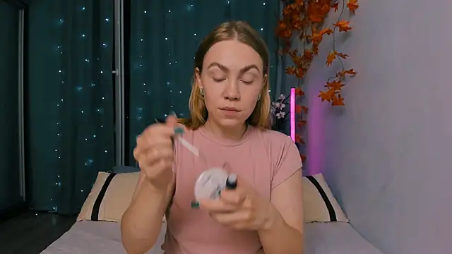 Snapshot of InsatiableFoxX chatting on 09.21.25 InsatiableFoxX online show from 09.21.25