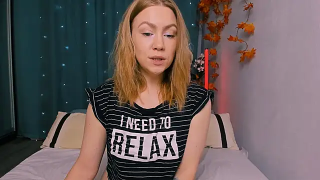 Snapshot of InsatiableFoxX chatting on 10.14.25 InsatiableFoxX online show from 10.14.25