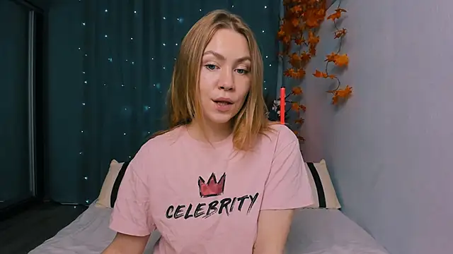 Snapshot of InsatiableFoxX chatting on 10.29.25 InsatiableFoxX online show from 10.29.25